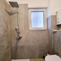 2. OG, rechts, Badezimmer.jpg