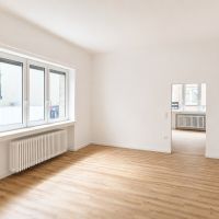 helles_modernes_zimmer_mit_minimalistischem_desig.jpg