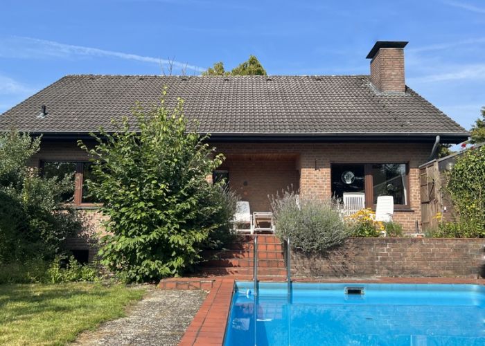 freistehendes_einfamilienhaus_mit_pool_in_direkter_waldnaehe_kleve_reichswalde