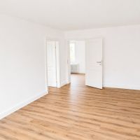 helles_minimalistisches_rauminterieur.jpg
