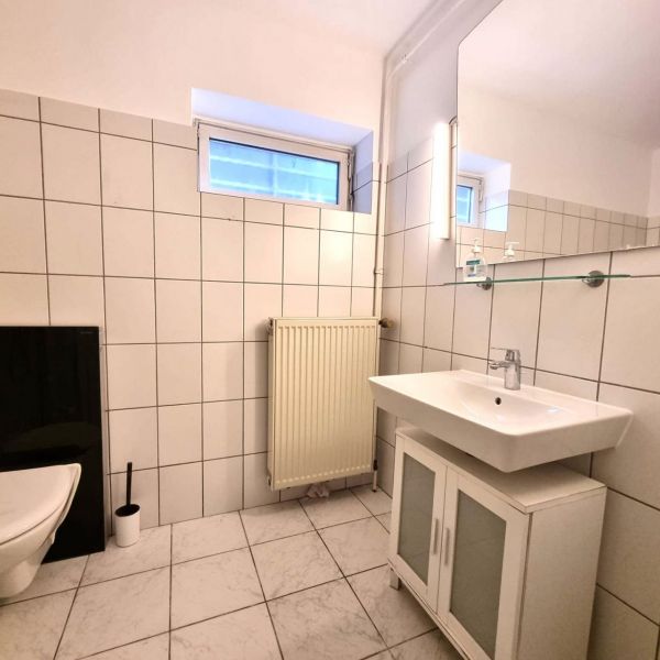 Badezimmer Ansicht 2.jpeg