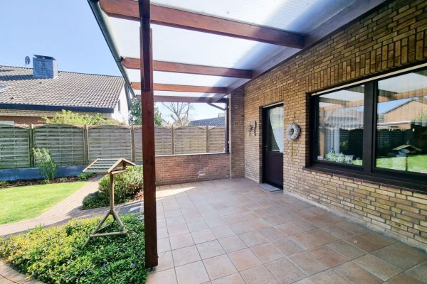 überdachte Terrasse.jpg