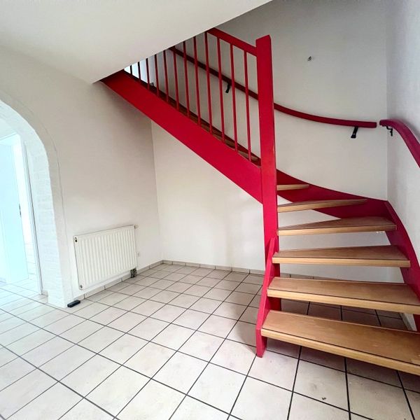 Flur Treppe zum OG.jpg