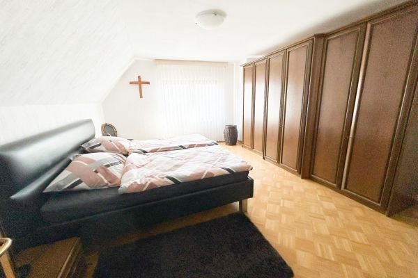 Schlafzimmer OG.jpg