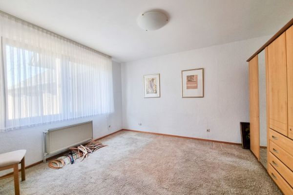 Schlafzimmer  EG.jpg