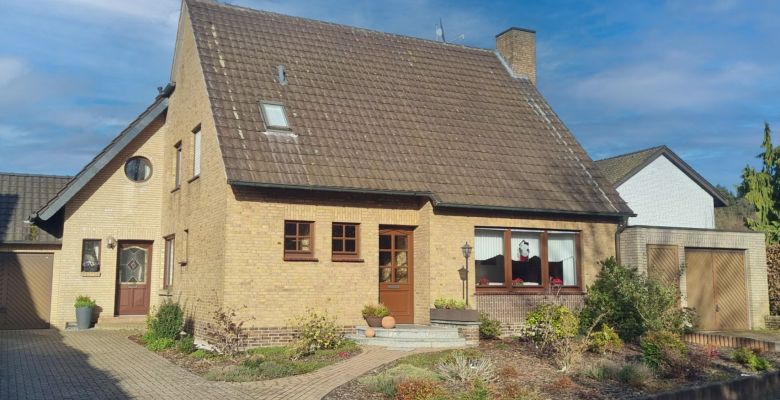 Zwei Häuser, ein Grundstück: Flexibles Wohnglück in Kranenburg-Nütterden