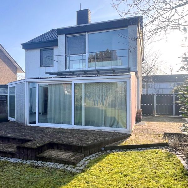 Hausansicht Garten.jpg