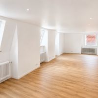 heller_dachboden_mit_nat├╝rlichen_lichteffekten.jpg