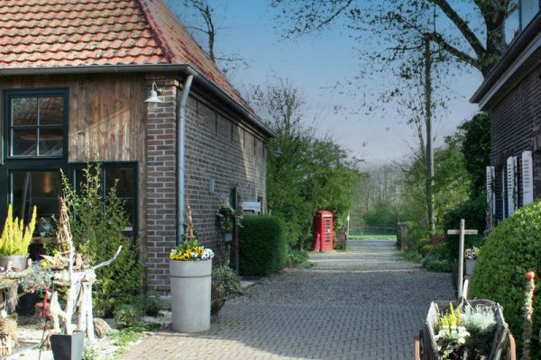 Entrée zum Lindenhof.JPG