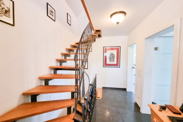 Flur unten Anbau.jpg