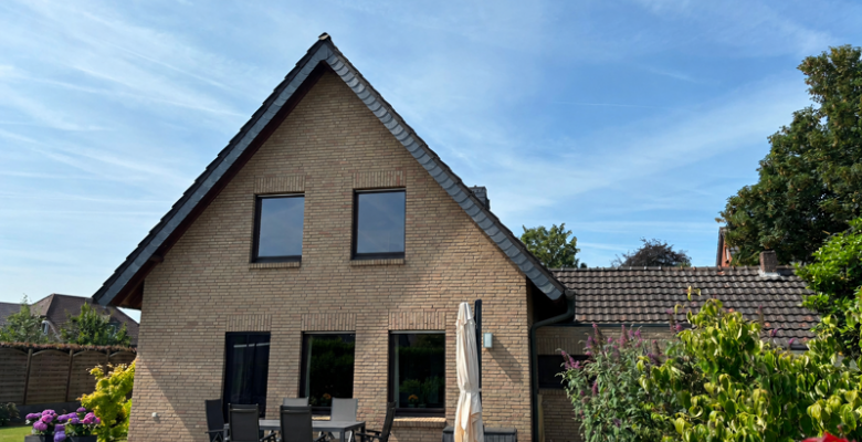 Einziehen und wohlfühlen – angebautes Einfamilienhaus mit Garten in Nütterden