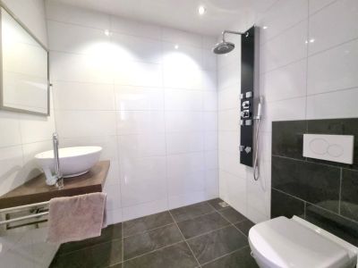 Badezimmer 3.jpg