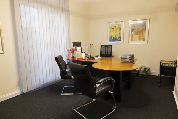 Gewerbeeinheit Büro 1, OG.jpg