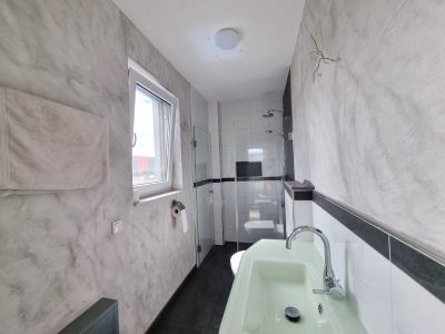 Badezimmer 2.jpg
