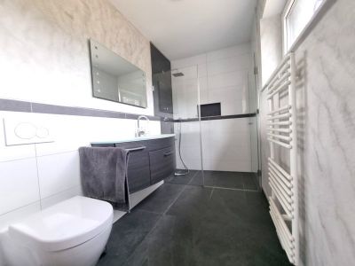 Badezimmer 1.jpg