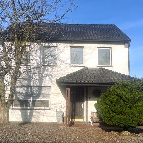 Hausansicht vorne.jpg